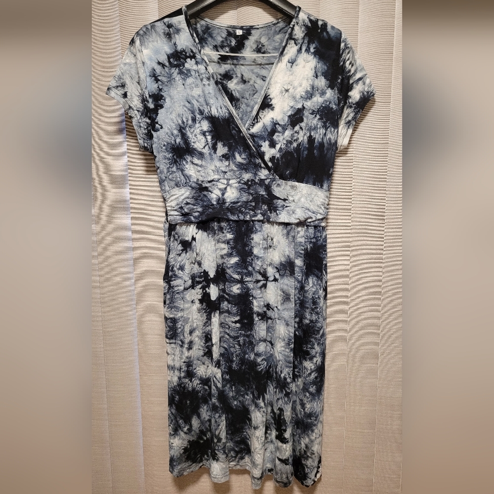 NWOT/ Tie-Dye Dress with pockets